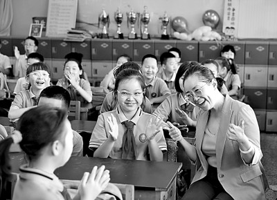 邦乾配倍  与AI“共舞”，教师如何实现专业进阶